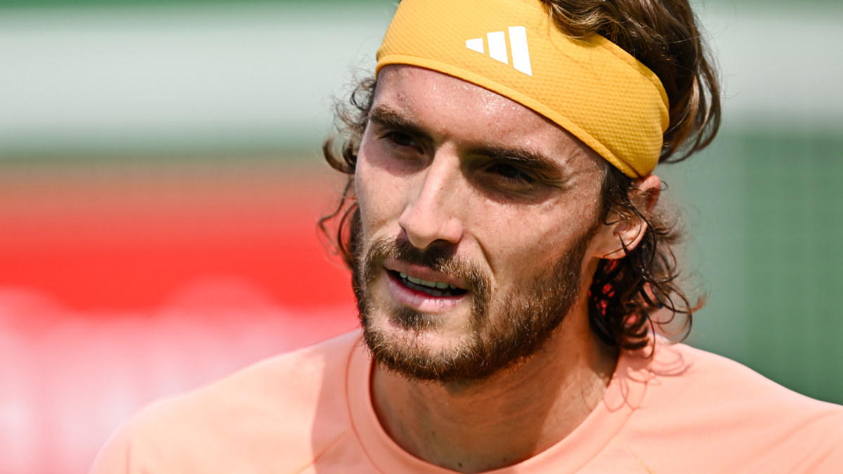 "Não muito inteligente": Stefanos Tsitsipas desabafa com o pai após derrota chocante para Kei Nishikori