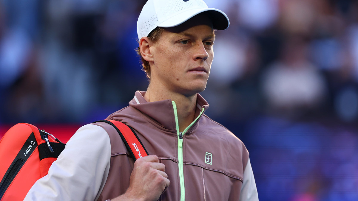 A estrela do tênis Jannik Sinner testou positivo para um esteróide duas vezes, mas não será suspenso