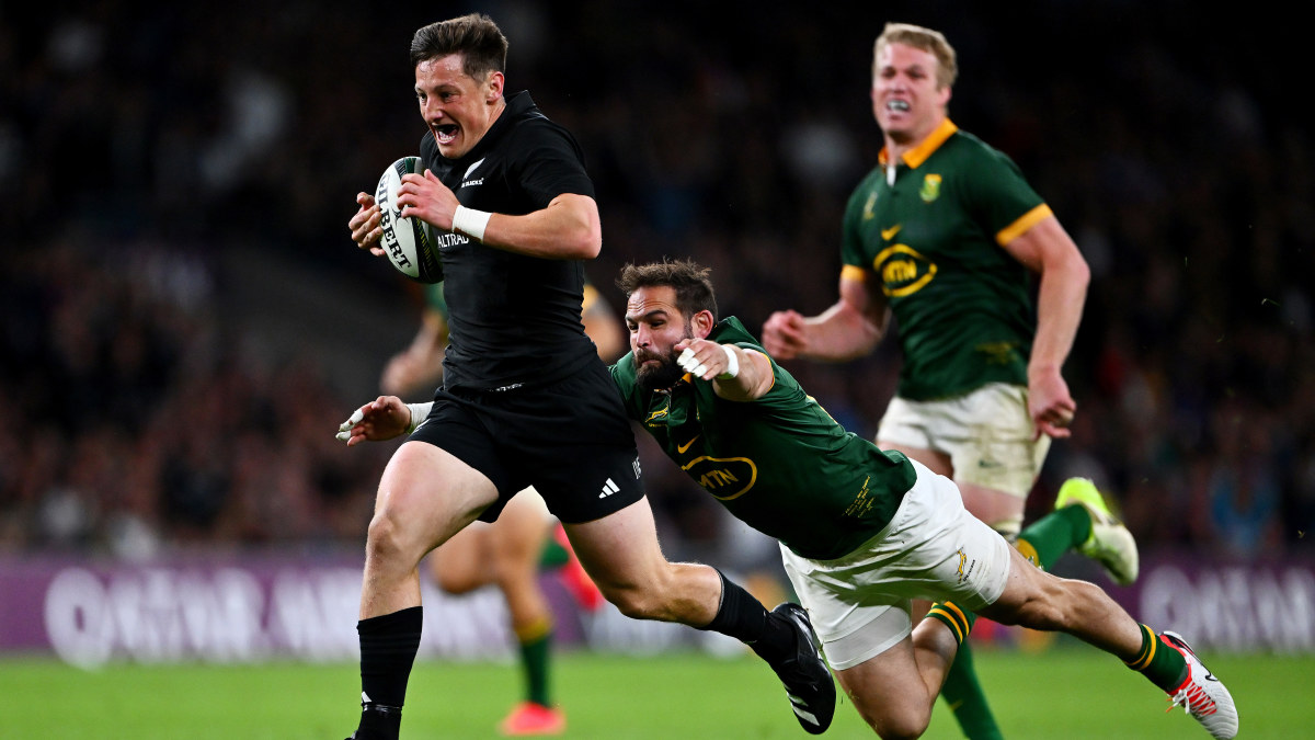 Notícias do rugby 2024 | Seleção All Blacks nomeada para turnê no hemisfério norte, Cam Roigard retorna