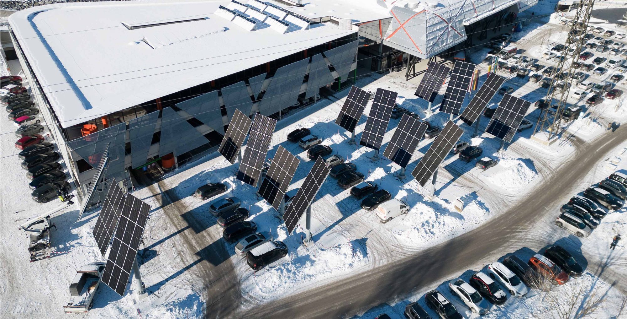 Árvores solares geram energia verde na área de esqui