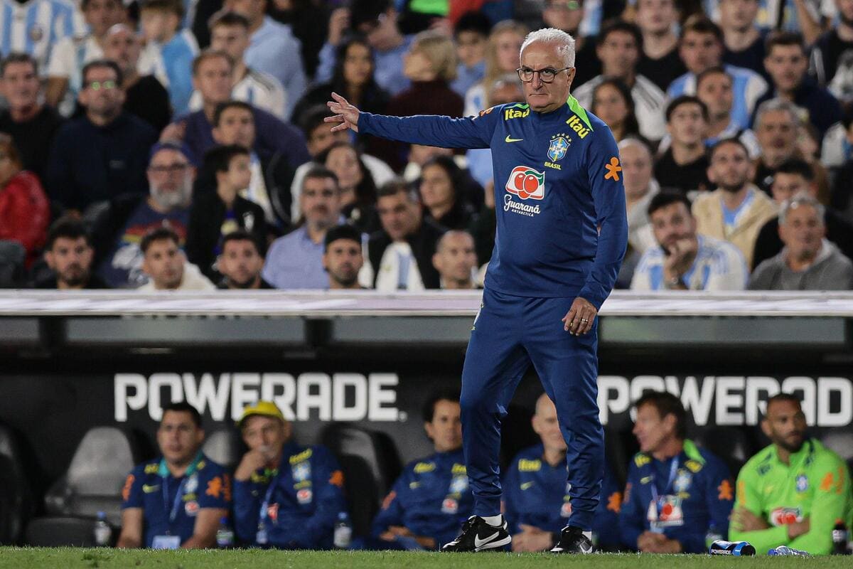 Brasil para decidir o futuro do treinador após a derrota da Argentina - relatórios