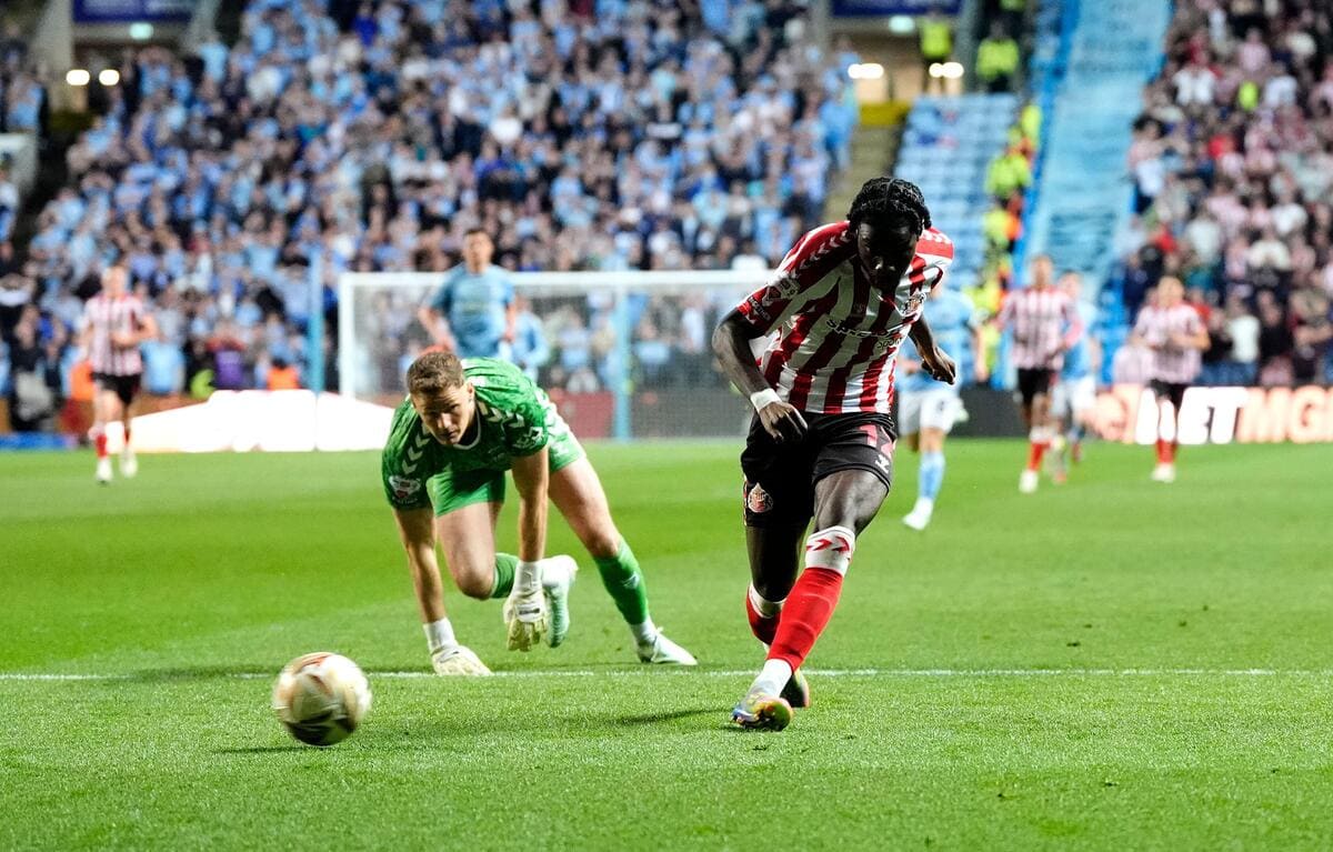 Eliezer Mayenda scores the winner for Sunderland at Coventry