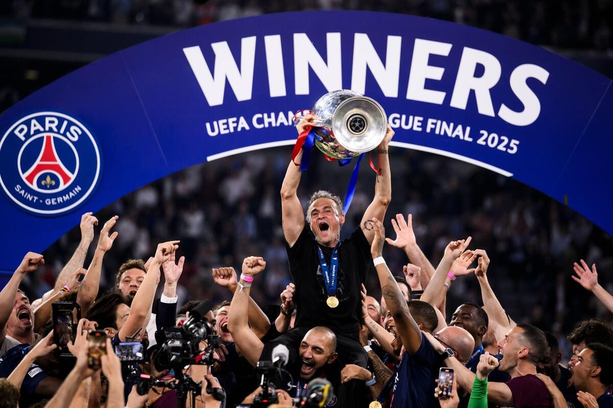 Luis Enrique lifts the Champions League trophy