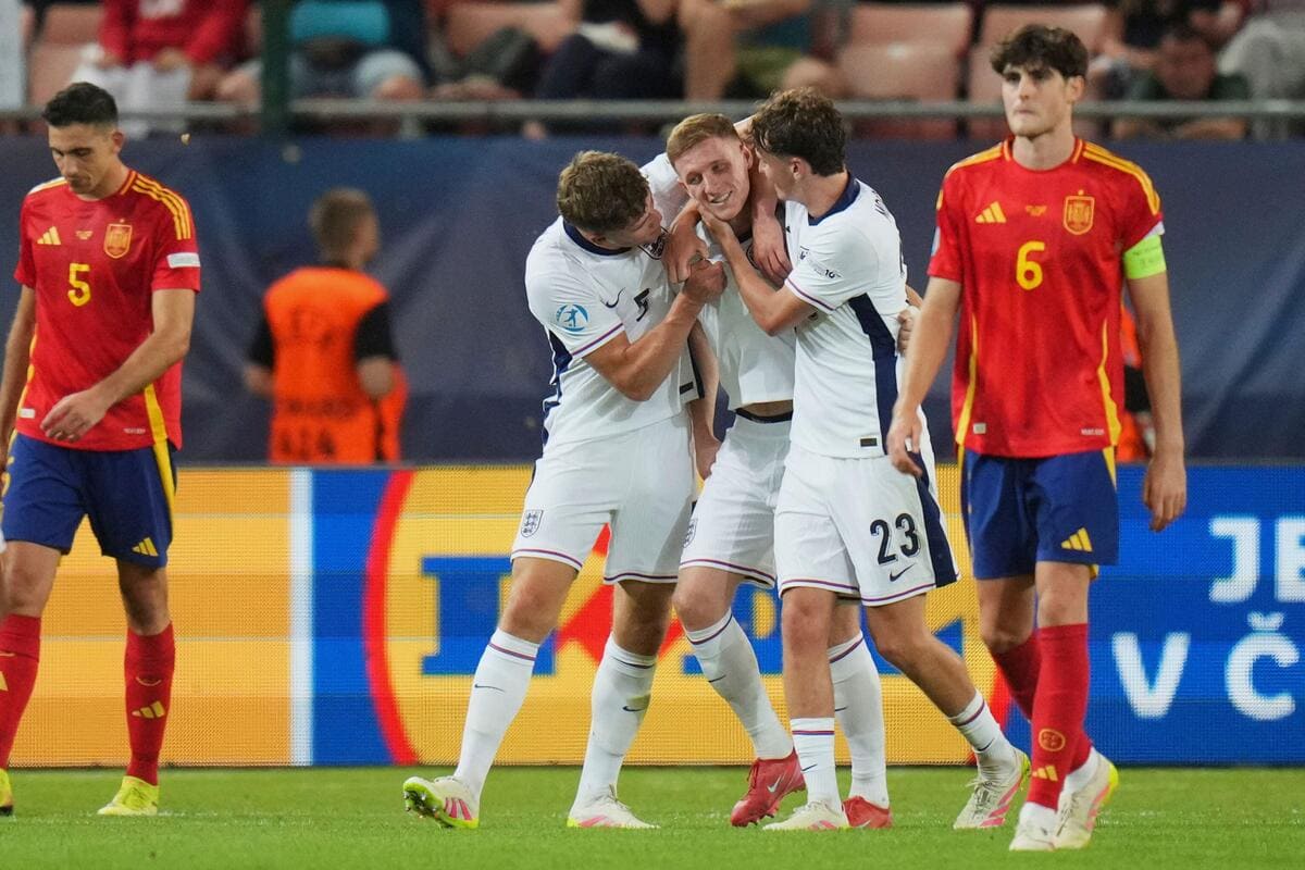 England Under-21 midfielder Elliot Anderson