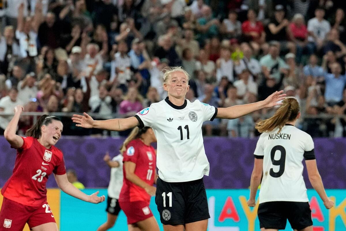 Lea Schuller celebrates scoring for Germany