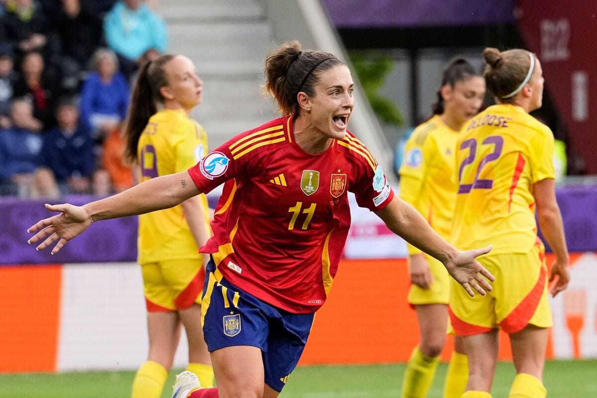 Alexia Putellas celebrates for Spain