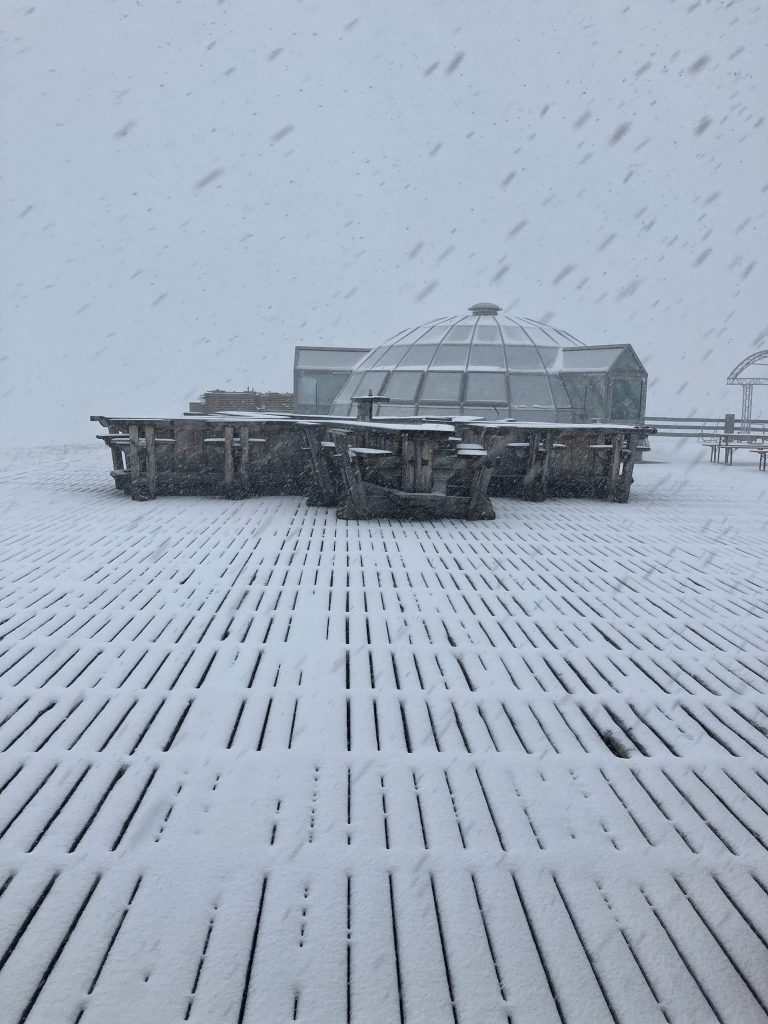Queda de neve fresca nos Alpes