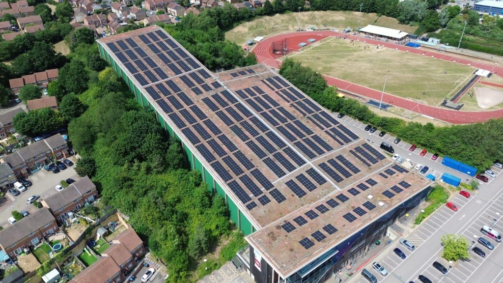 O centro de neve instala 1.940 painéis solares para zero líquido