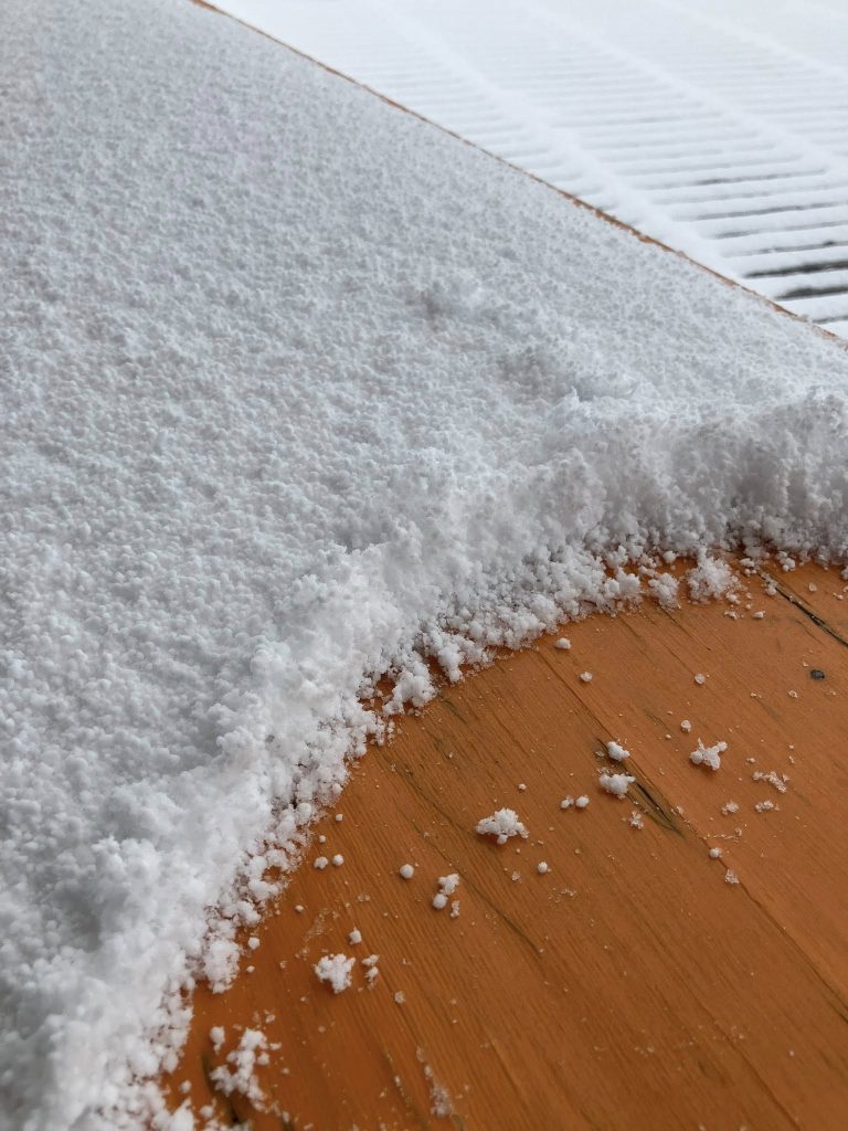 Queda de neve fresca nos Alpes