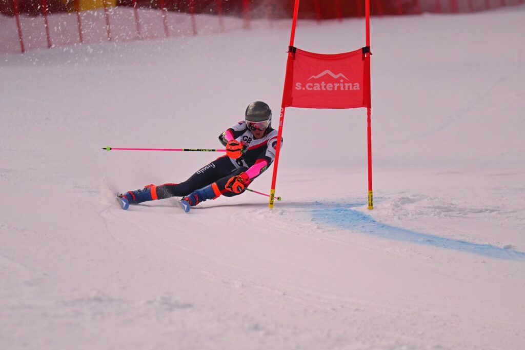 O piloto britânico mais jovem em 4 décadas deve competir na Copa do Mundo de Sölden