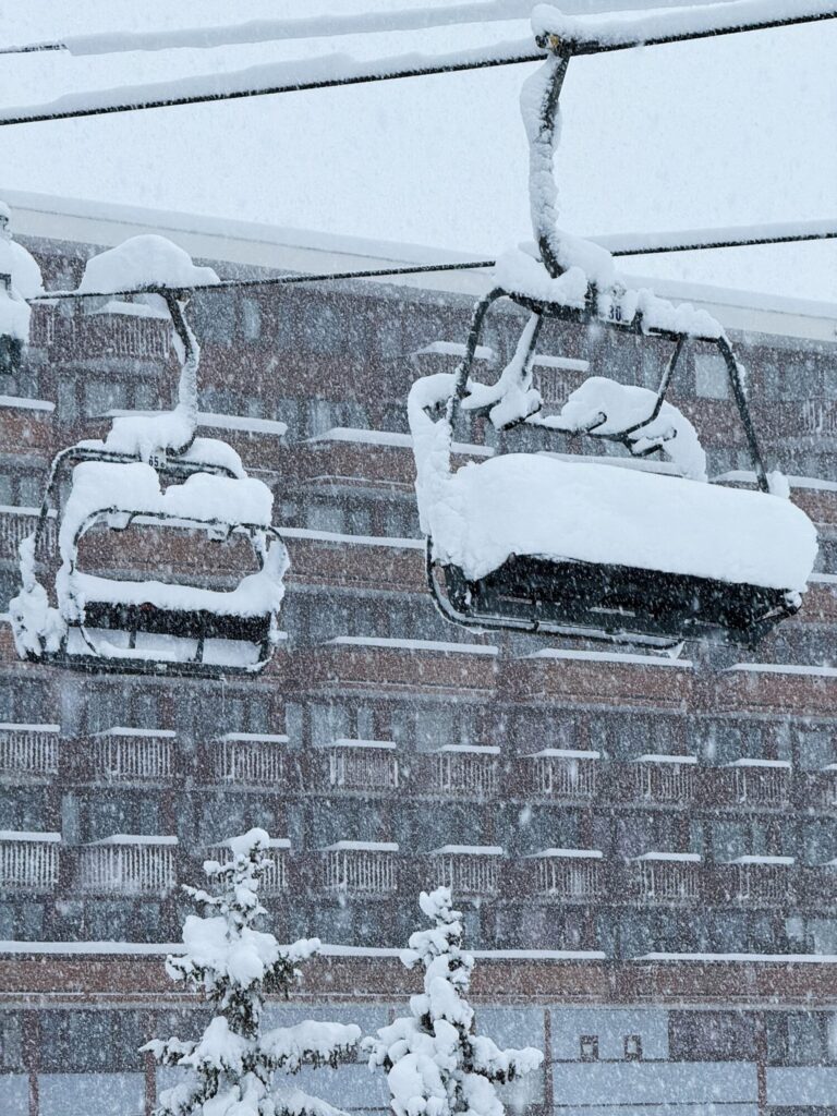 Enormes nevascas de pré-temporada nos Alpes