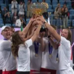 Polónia derrota Suíça, resultado final, primeiro título, Belinda Bencic, Hubert Hurkacz vencedores de simples