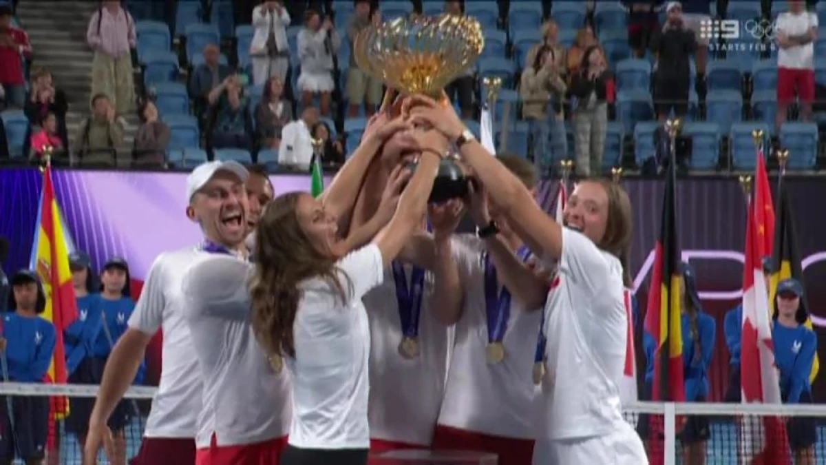 Polónia derrota Suíça, resultado final, primeiro título, Belinda Bencic, Hubert Hurkacz vencedores de simples