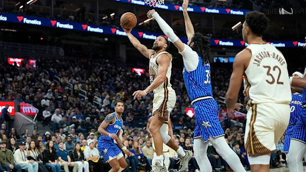 Steph Curry liderou os Warriors à vitória. 