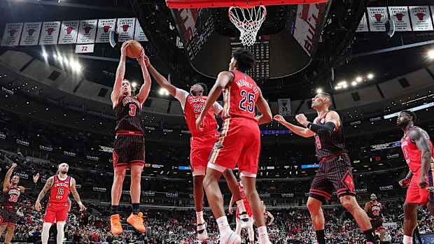 Josh Giddey marcou 11 pontos na partida do Bulls contra o New Orleans. 