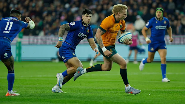 Carter Gordon, da Austrália, joga.