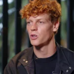Jannik Sinner admite 'dúvidas' na busca pelo terceiro título consecutivo; Rivalidade de Carlos Alcaraz, comentários da entrevista