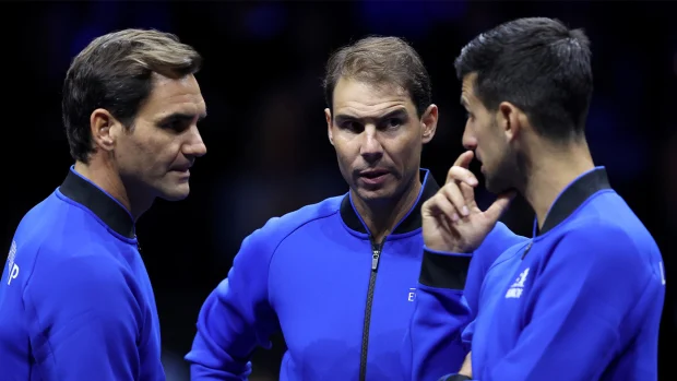 Roger Federer (esquerda), Rafael Nadal (centro) e Novak Djokovic.