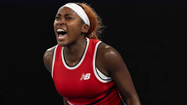 Coco Gauff, dos Estados Unidos, reage após derrotar a polonesa Iga Swiatek na semifinal de simples da United Cup.