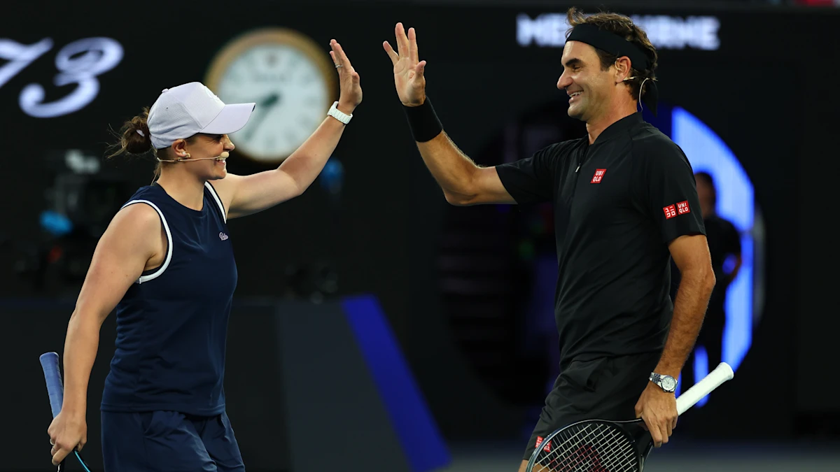 Roger Federer entre as estrelas na primeira cerimônia de abertura do evento que dá início ao torneio em Melbourne Park