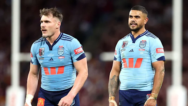 Angus Crichton e Latrell Mitchell em ação durante o primeiro jogo da série 2025 State of Origin.