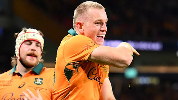 Max Jorgensen, dos Wallabies, comemora marcar um try.