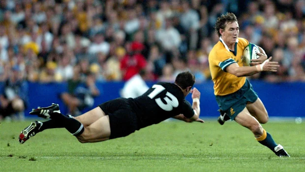 Mat Rogers venceu o tackle de Leon MacDonald na semifinal da Copa do Mundo de Rúgbi de 2003.