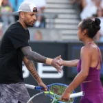 Nick Kyrgios e Leylah Fernandez recuperam de vitória, resultado de duplas mistas na primeira rodada