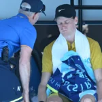 Jannik Sinner vence Eliot Spizzirri; política de calor, resultados, suspensão, destaques, teto da Rod Laver Arena fechado