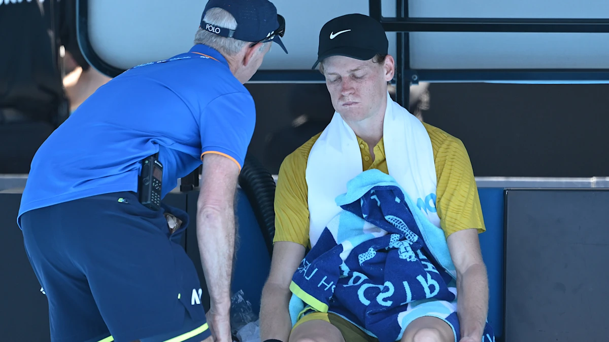 Jannik Sinner vence Eliot Spizzirri; política de calor, resultados, suspensão, destaques, teto da Rod Laver Arena fechado