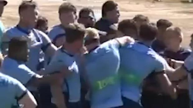 A briga de pré-temporada dos Waratahs.
