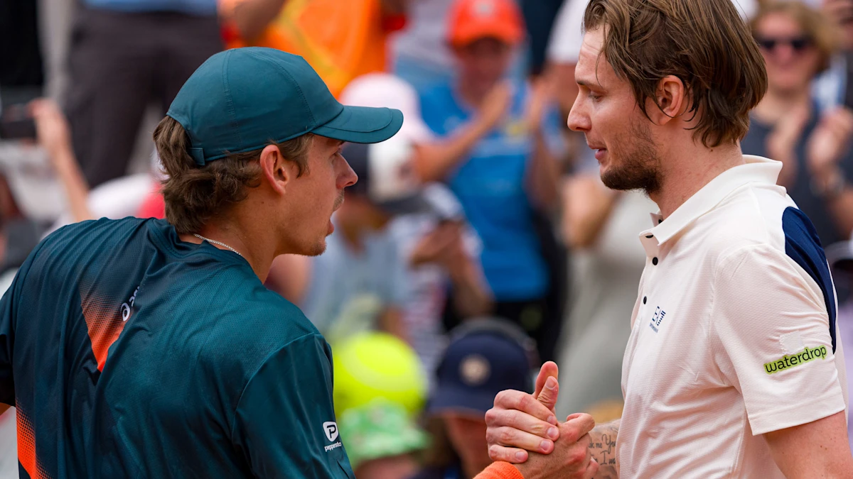 Notícias do Aberto da Austrália sobre tênis de 2026, prévia exclusiva de Alex de Minaur x Alexander Bublik com John Millman, retorno inspirado em viagem a Las Vegas