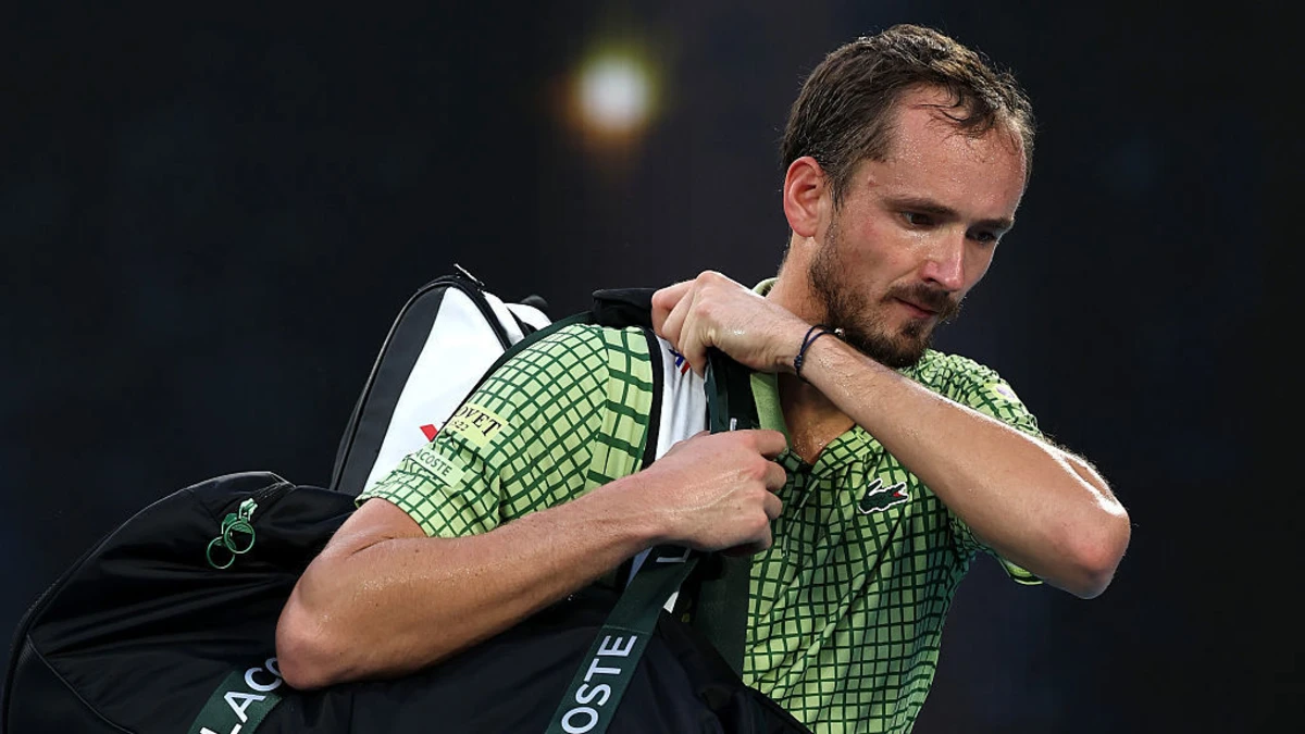Daniil Medvedev nocauteado em dois sets por Learner Tien