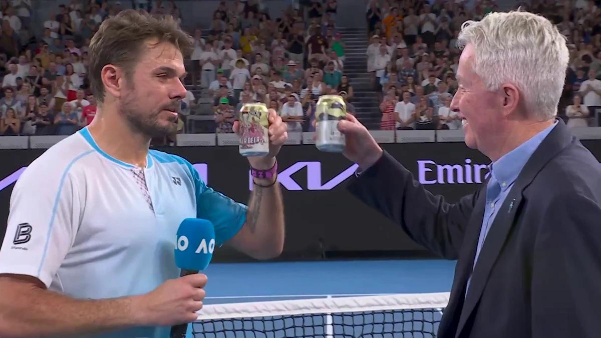 Aberto da Austrália 2026 | Stan Wawrinka se despede e compartilha cerveja com o chefe do Tennis Australia, Craig Tiley
