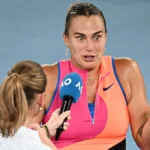 Aryna Sabalenka avança para as semifinais com vitória sobre Iva Jovic; Entrevista pós-jogo, pergunta de Carlos Alcaraz