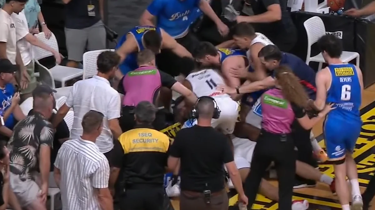 Bancos liberados quando sete jogadores foram expulsos no vídeo da briga Adelaide 36ers x Brisbane Bullets
