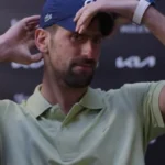 Novak Djokovic derrota Jannik Sinner; comentários pós-jogo; John McEnroe; Carlos Alcaraz