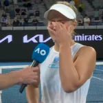 Maddison Inglis emocionado em entrevista ao tribunal depois de vencer Kimberly Birrell, maratona australiana de três sets