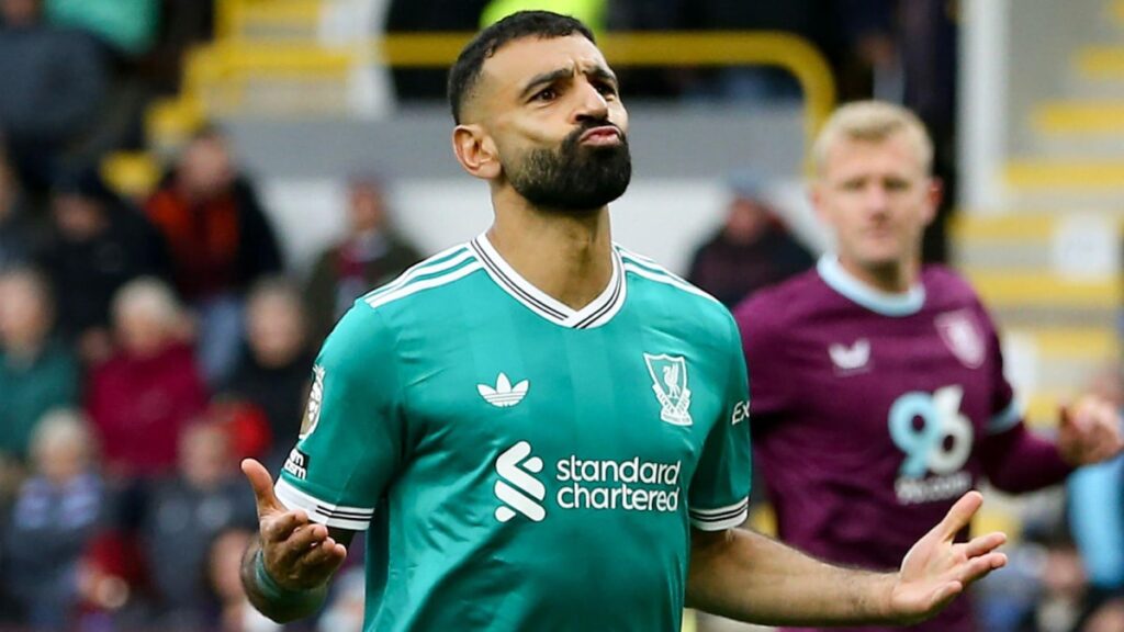 O jogador de futebol egípcio Mohamed Salah jogando pelo Liverpool Football Club