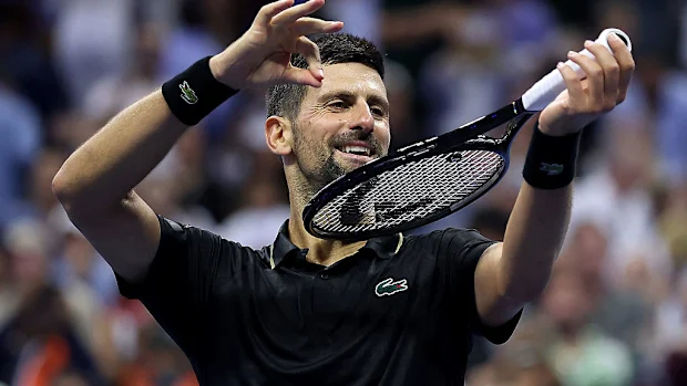 Novak Djokovic, da Sérvia, comemora a derrota de Jan-Lennard Struff, da Alemanha.