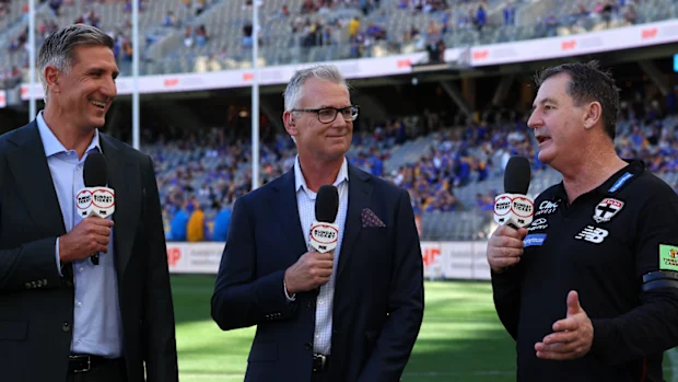 O CEO de Sydney, Matthew Pavlich (L), Adam Simpson do Carlton e o técnico do St Kilda, Ross Lyon (R).