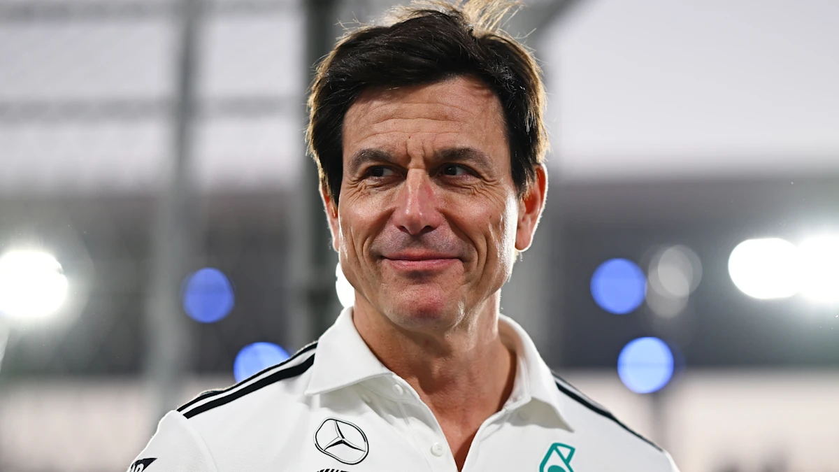 Mercedes, comentários de Toto Wolff, regulamentos técnicos, brecha no motor, taxa de compressão, protesto no Grande Prêmio da Austrália