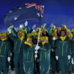 Cerimônia de Abertura; Últimas manchetes; Anthony e Graham lideram o ataque enquanto o Team Australia marcha, a música icônica escolhida por Mariah Carey para uma performance impressionante