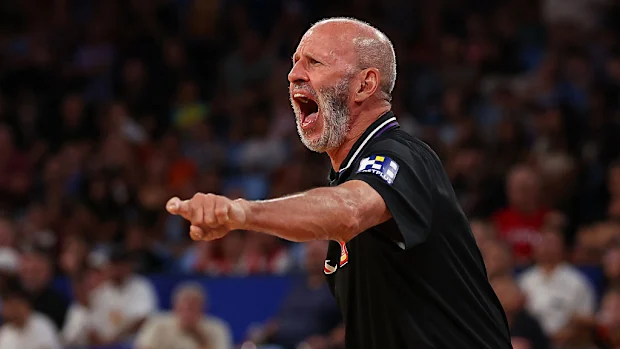 Brian Goorjian, técnico dos Kings, grita.