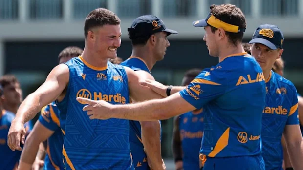 Novas metades juntando Jonah Pezet e Mitchell Moses durante o treinamento de pré-temporada do Eels.
