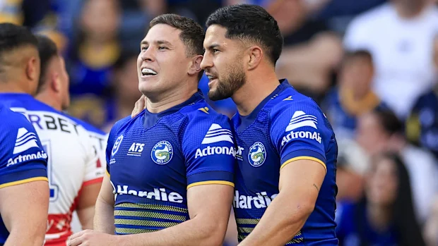 A parceria de primeira escolha dos Eels foi Mitchell Moses como zagueiro e Dylan Brown como quinto oitavo em 2025.
