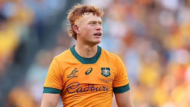 Tane Edmed dos Wallabies reage.