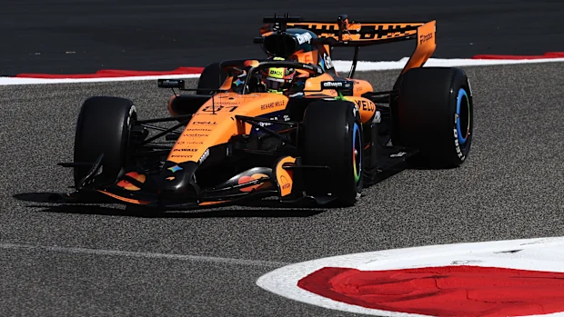 Oscar Piastri da McLaren durante os testes de pré-temporada da Fórmula 1 no Circuito Sakhir em Sakhir, Bahrein, em 11 de fevereiro de 2026. (Foto de Jakub Porzycki/NurPhoto)