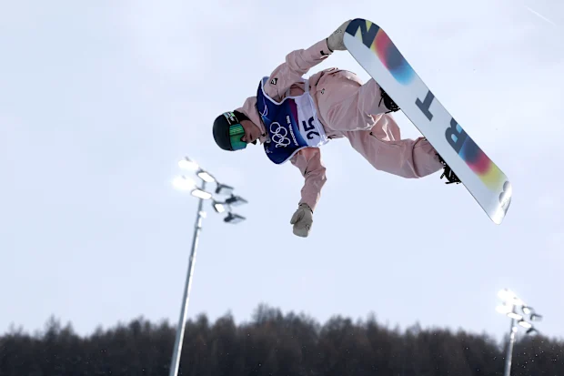 LIVIGNO, ITÁLIA - 10 DE FEVEREIRO: Misaki Vaughan da equipe australiana participa do treinamento Snowboard Halfpipe no quarto dia dos Jogos Olímpicos de Inverno Milano Cortina 2026 no Livigno Snow Park em 10 de fevereiro de 2026 em Livigno, Itália. (Foto de Patrick Smith/Getty Images)