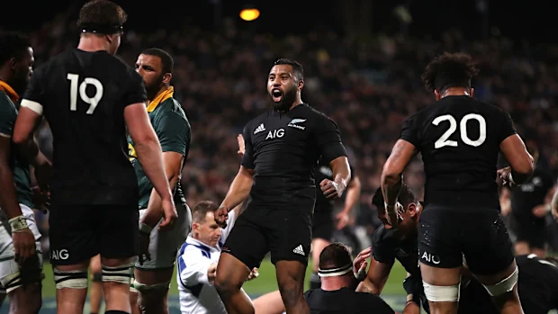 Lima Sopoaga durante a partida do Campeonato de Rugby no QBE Stadium.
